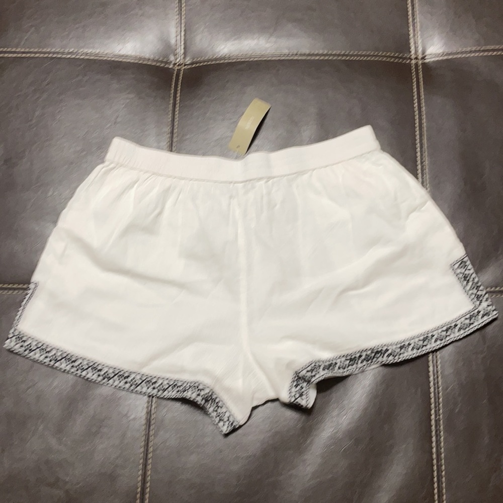 White and black floral embroidered gauze shorts - Picture 7 of 15